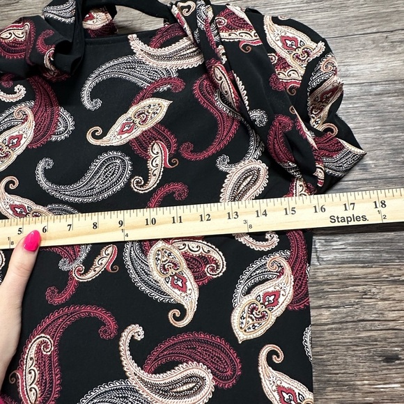 White House Black Market Black White Red Paisley Blouse - Picture 3 of 6